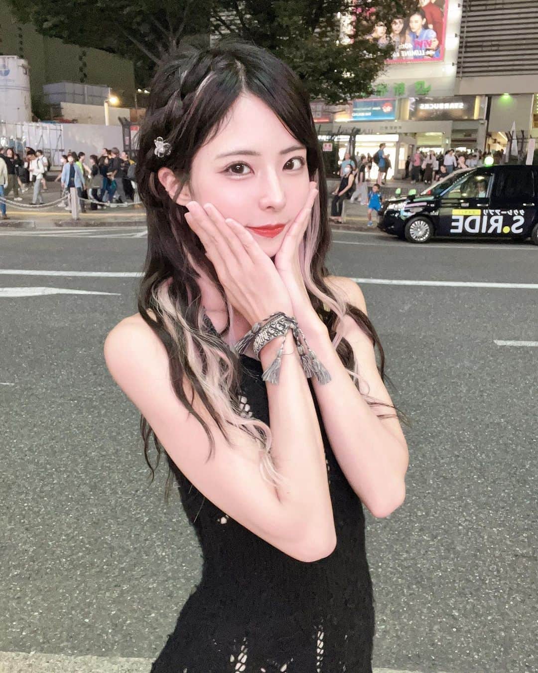 ごみちゃんのインスタグラム：「今日の動画に合わせて自分でヘアアレンジしてみたよん(^-^)」