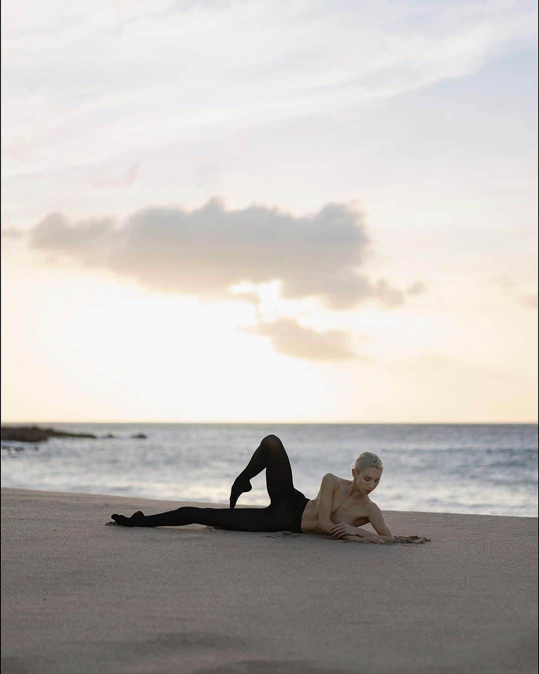 ballerina projectのインスタグラム：「𝐌𝐢𝐤𝐚𝐞𝐥𝐚 𝐊𝐞𝐥𝐥𝐲 at sunset on the island of Molokai. 🌅  @mikaelakelly__ #mikaelakelly #ballerinaproject #molokai #hawaii #sunset #wolford #hosiery #beach   Ballerina Project 𝗹𝗮𝗿𝗴𝗲 𝗳𝗼𝗿𝗺𝗮𝘁 𝗹𝗶𝗺𝗶𝘁𝗲𝗱 𝗲𝗱𝘁𝗶𝗼𝗻 𝗽𝗿𝗶𝗻𝘁𝘀 and 𝗜𝗻𝘀𝘁𝗮𝘅 𝗰𝗼𝗹𝗹𝗲𝗰𝘁𝗶𝗼𝗻𝘀 on sale in our Etsy store. Link is located in our bio.  𝙎𝙪𝙗𝙨𝙘𝙧𝙞𝙗𝙚 to the 𝐁𝐚𝐥𝐥𝐞𝐫𝐢𝐧𝐚 𝐏𝐫𝐨𝐣𝐞𝐜𝐭 on Instagram to have access to exclusive and never seen before content. 🩰」