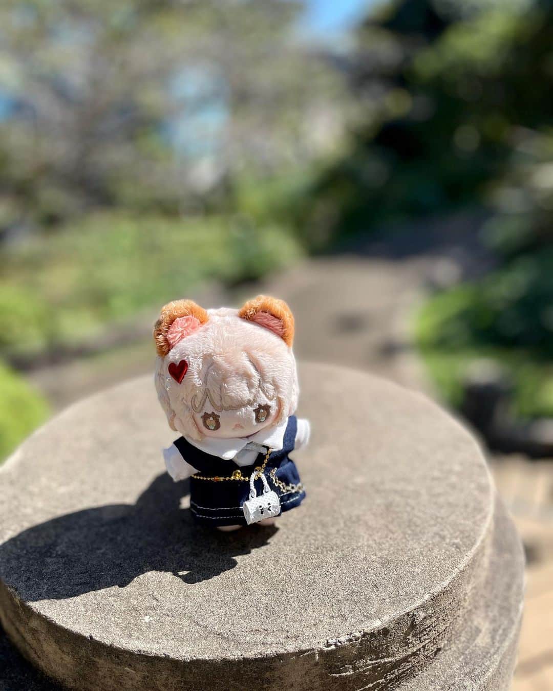 此ノ木よしるのインスタグラム：「やっぱりさっと撮ってさっとしまえる？10cmの子はいいな〜  ⌒*⌒*⌒*⌒*⌒*⌒*⌒*⌒*⌒*⌒*⌒*⌒*⌒*⌒*⌒ 漫画とイラストは新アカウントに移行中です→@konogiyoshiru ⌒*⌒*⌒*⌒*⌒*⌒*⌒*⌒*⌒*⌒*⌒*⌒*⌒*⌒*⌒ #無属性ぬいぐるみ #ぬい撮り #10cmぬいぐるみ #棉花娃娃 #人形」