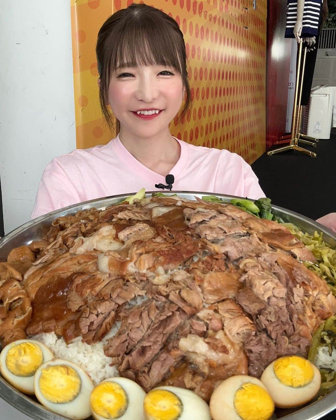 もえのあずきのインスタグラム：「タイのデカ盛り丼🫶🏻 #デカ盛り#大食い#もえあず#タイ旅行」