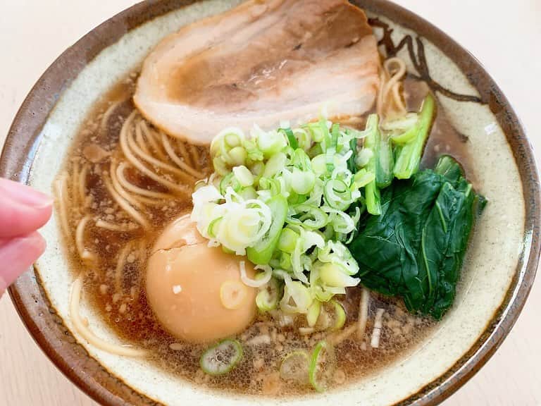 のインスタグラム：「こんばんは！  『感情直結型ギタリスト』西川進です！！  連日、、、アレの作業で、、、  猛烈に楽譜を書き続けています、、、。  ステム音源の整理なども相まっているので、、、  変態です、、、  いや、、、大変です、、、。  ま、、、  まだ冗談を日記で書いている余裕があるからマシなのかも知れませんが、、、  これからどんどん追い込まれていきますので、、、  応援、、、よろしくお願いいたします、、、(T_T)。  変態、、、いや、、、  大変そうですが、、、  作業自体はめちゃくちゃ楽しいです、、、（笑）  この後が楽しみ！！  写真は、、、  お家ラーメン＠「魁力屋」、、、。  今日と明日がみなさまにとって素敵な一日となりますように、、、。  #ミルベストショット #柴犬　#豆柴  ＿＿＿＿＿＿＿＿＿＿＿＿＿＿＿＿＿＿＿＿＿ ＿＿＿＿＿＿＿＿＿＿＿＿＿＿＿＿＿＿＿＿＿  株式会社 Emö SensatioN（Smash Room Group）は、  サポートミュージシャン  （特に！！ベーシスト、キーボーディスト）を急募します！！  応募はこちらから！！  https://emosensation.com/wanted/  Smash Room Group https://smashroom.com  #ミル #愛犬　#白豆柴 #白い豆柴   #sayuras　#サユラス　#西川進　#ギター #ギタリスト　#guitarist #サウンドプロデュース #スマッシュルーム　#SmashRoom #サポートミュージシャン  #レコーディング　#ソロ　#EmöSensatioN　#エモセンセイション　  #ギター教室 #音楽教室 #レッスン #スクール #エモスク  #演奏　#楽器　#音楽  IMG_4396.jpegIMG_5990.jpeg」