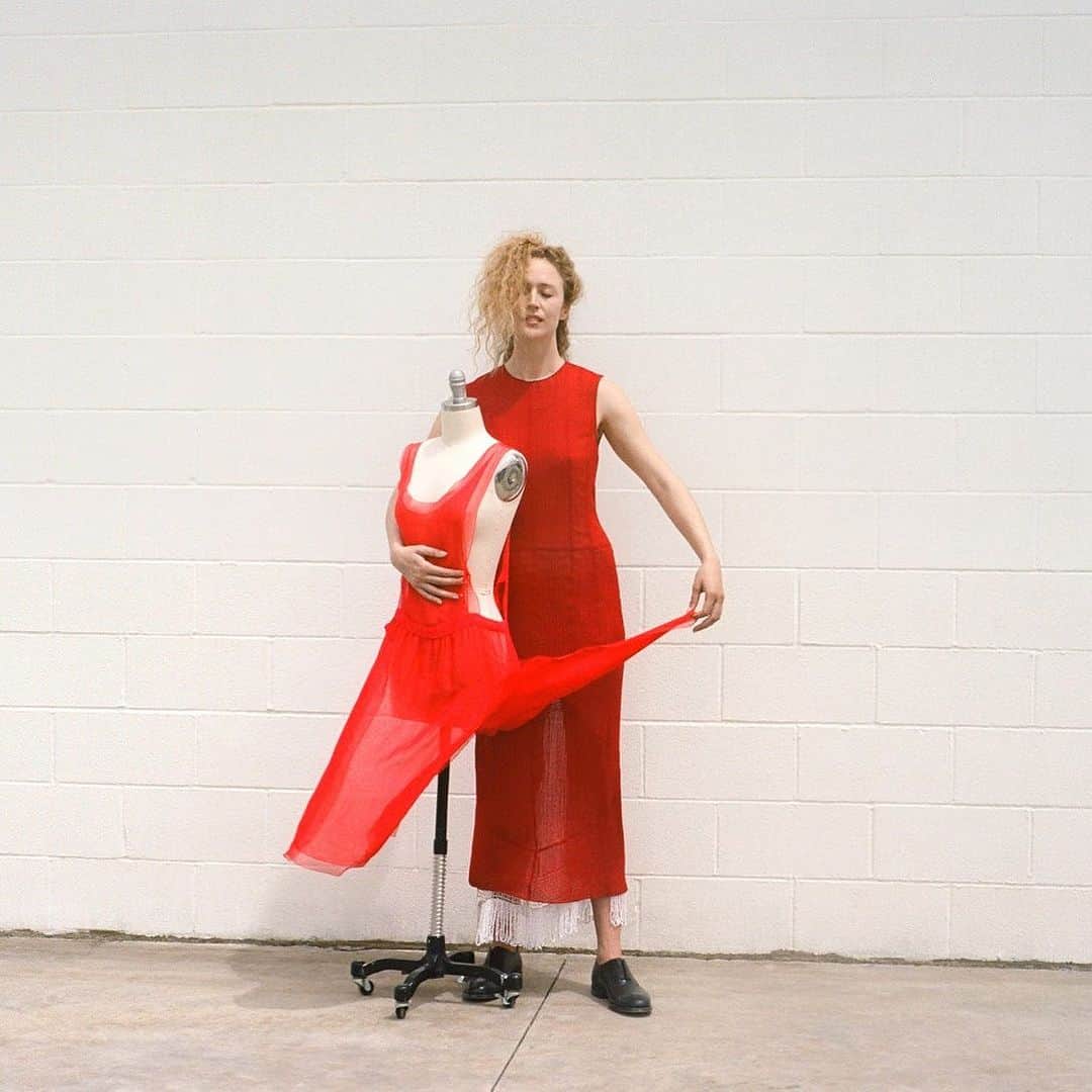 トリーバーチさんのインスタグラム写真 - (トリーバーチInstagram)「The embellished georgette dress from our Fall/Winter '23 runway collection on @raquel_zimmermann for @voguemagazine. #ToryBurchFW23 #ToryEditorials #ToryBurch Photograhed by @mark_borthwick Styled by @alex_jordan_harrington Makeup by @dickpageface Hair by @jimmypaulhair」10月6日 22時11分 - toryburch
