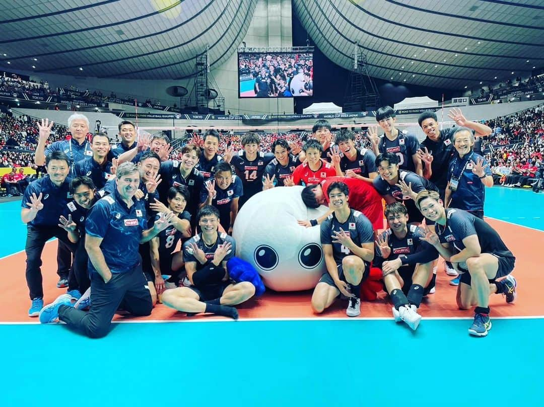 山内晶大さんのインスタグラム写真 - (山内晶大Instagram)「. . . The 2023 FIVB  Olympic Qualification Tournament 🇯🇵 World Cup 2023  🇷🇸🇯🇵 4勝目🤘 . . . #龍神nippon  #Japan  #Serbia #OQT #worldcup #ワールドカップ」10月6日 22時06分 - akihiroooo1130