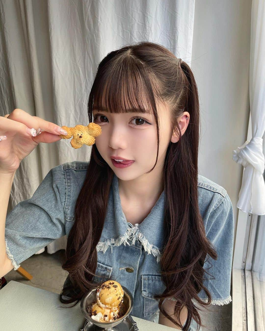 津代美月さんのインスタグラム写真 - (津代美月Instagram)「. いぬのカフェは無条件にすき U._.U この日は大阪の二人しかいないうちのひとりの子が東京に来ててやっとゆっくり会えたー しあわせじかんだった  顔の鍼も行ってきたー いつも心地よいから大好きな空間 顔の筋肉をほぐされた感じが本当好き @quinbelle_omotesando   #目黒カフェ #parlornoon #東京カフェ」10月6日 22時13分 - __tsushiromizuki