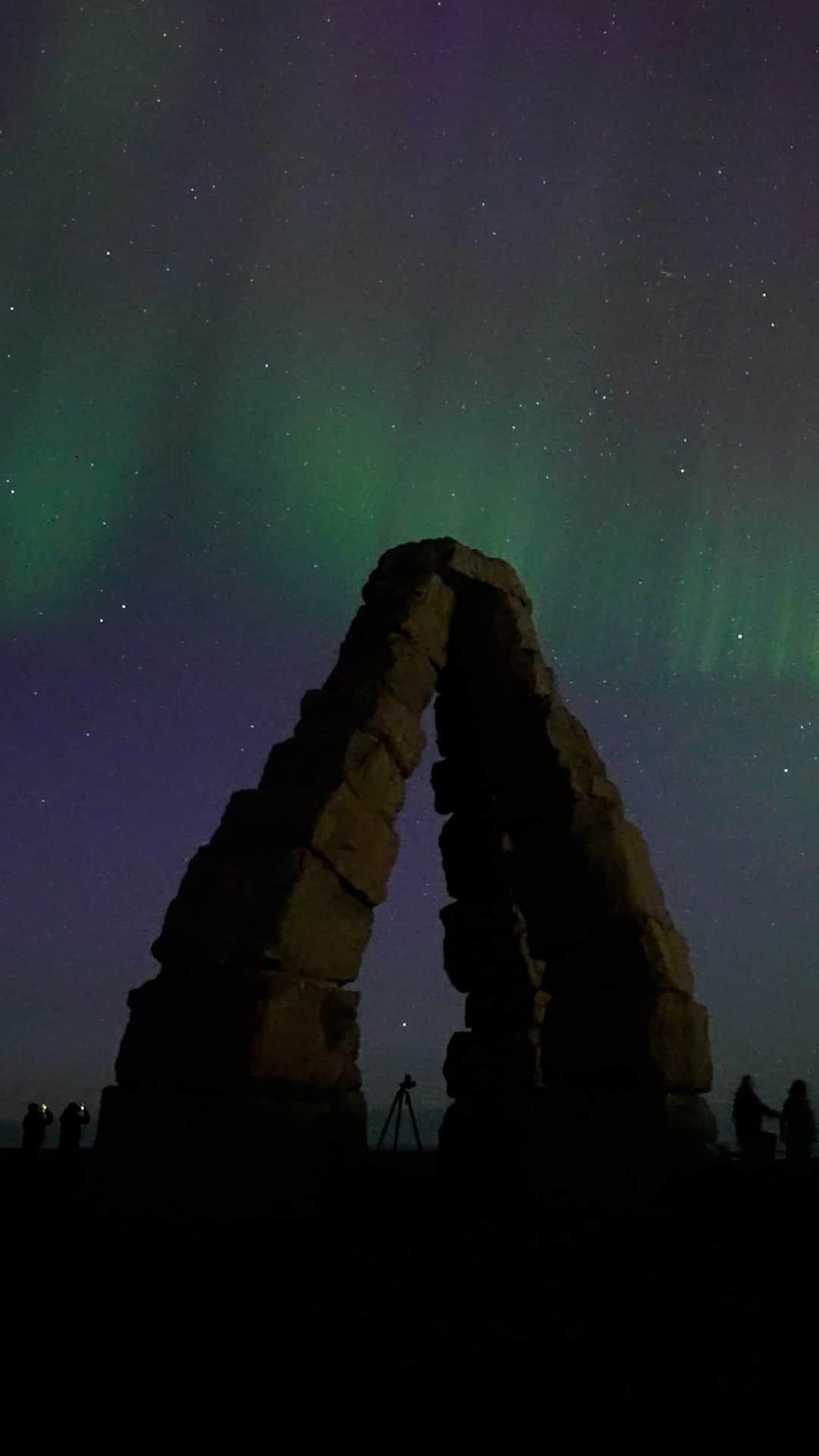 ナショナルジオグラフィックのインスタグラム：「Video by @babaktafreshi | On September 12, near the northernmost point in Iceland, the night sky exploded with an aurora and a spectacular fireball meteor. We were situated at the Arctic Henge monument, and I was about to move my photo workshop group to another place when this tennis ball-size space rock entered Earth's atmosphere. It burned about 60 to 90 km above us, becoming as bright as the full moon for a moment. Such meteors are very rare to witness. Even for a frequent observer like me, it took three decades to finally record one on video! #WorldSpaceWeek」