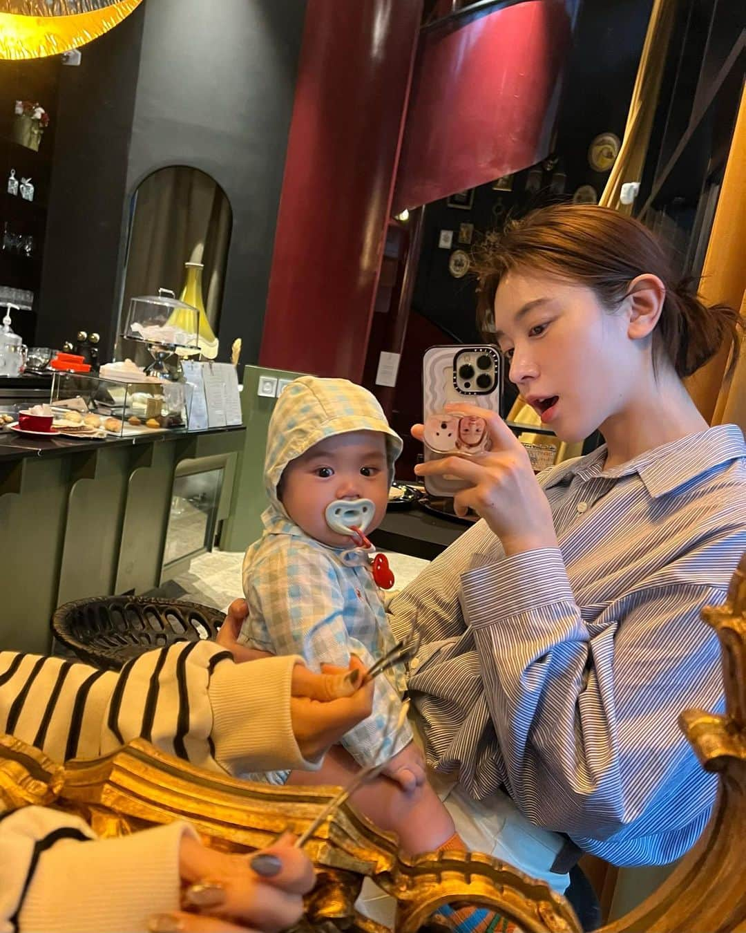 ユ・ヘジュのインスタグラム：「여기 보세요👩‍👦🩵」