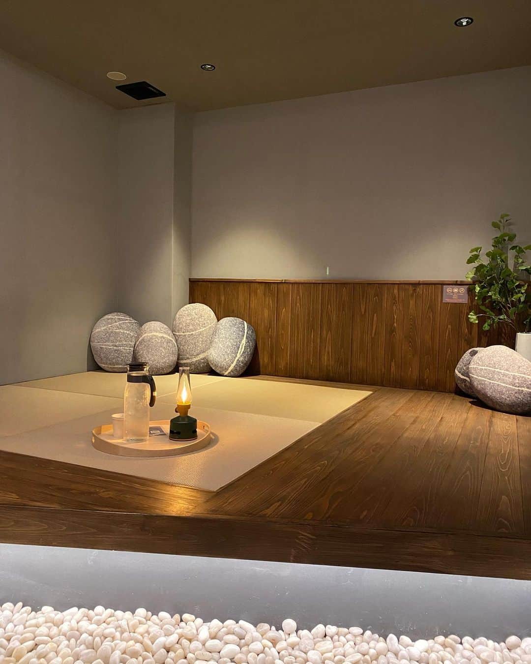 suzuhaさんのインスタグラム写真 - (suzuhaInstagram)「ㅤㅤㅤㅤㅤㅤㅤㅤㅤㅤㅤㅤㅤㅤㅤㅤ 最近週1はｻｳﾅに行ってて 行きたかった個室ｻｳﾅに🧖‍♀️✨ 和の雰囲気で何より寝そべれるのが最高で 全力で整いました♡ ｾﾙﾌﾛｳﾘｭｳもできるし違う部屋もまた行きたいﾅ😙✌︎ #サウナ #サ活 #サウナハット #sauna」10月6日 22時17分 - osuzu04__