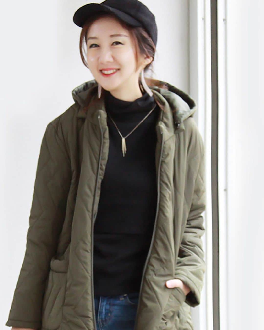授乳服とマタニティ服ミルクティーさんのインスタグラム写真 - (授乳服とマタニティ服ミルクティーInstagram)「ミルクティーオリジナル 大人気の中綿ロングママコート “ステラ”  ミルクティーがずっと作りたかった、「カジュアルになりすぎない、大人のキルティング中綿コート」は、マタニティママも産後ママも、育児が終わったあともずっと着られるデザイン。  付属のケープを付ければ、抱っこしたまま＆おんぶでも着られます✨  ロング丈で軽くて暖かなボディは約620グラムと軽量で、ストレスフリーな着心地なのに、とっても暖か。  カラーもカジュアルにもキレイめにも着られる4色をご用意。この冬、赤ちゃんとのお出かけが楽しくなります✨  10/13(金)15:59まで秋冬セール中✨ さらに会員限定🤩 ママアウター10%offクーポンで もっとお得な一週間です❣️🎵」10月6日 22時24分 - milktea_junyufuku