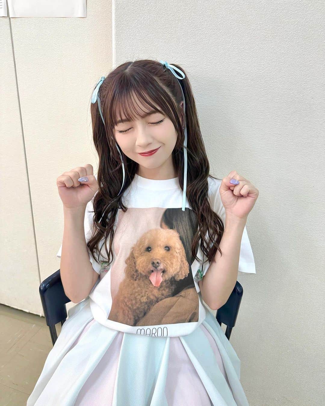 廣川奈々聖のインスタグラム：「まろんさん可愛🐶♡ ⁡ このとき、エクステにしてから 初めてのハーフツインだった〜💭🩵 ⁡ ⁡  #ハーフツイン #リボンアレンジ  #ハーフツインアレンジ #ロングヘア  #ヘアアレンジ  #japanesegirl #idol」