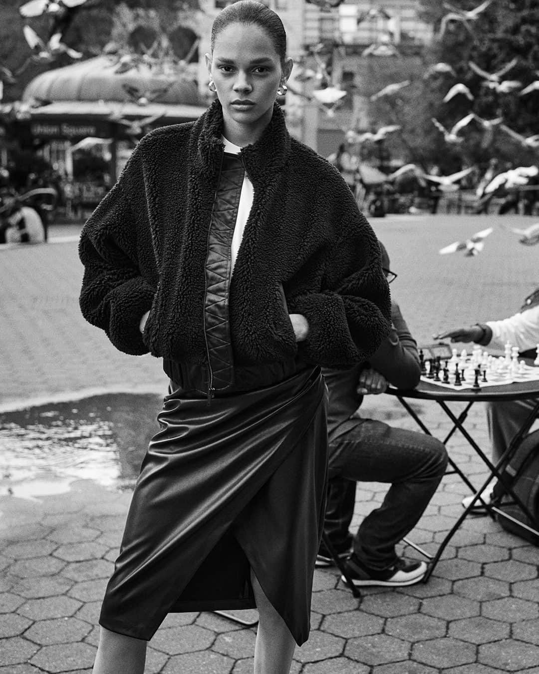 DKNYのインスタグラム：「No matter your story, you’re always the main character in New York.  #DKNYFORYOU」