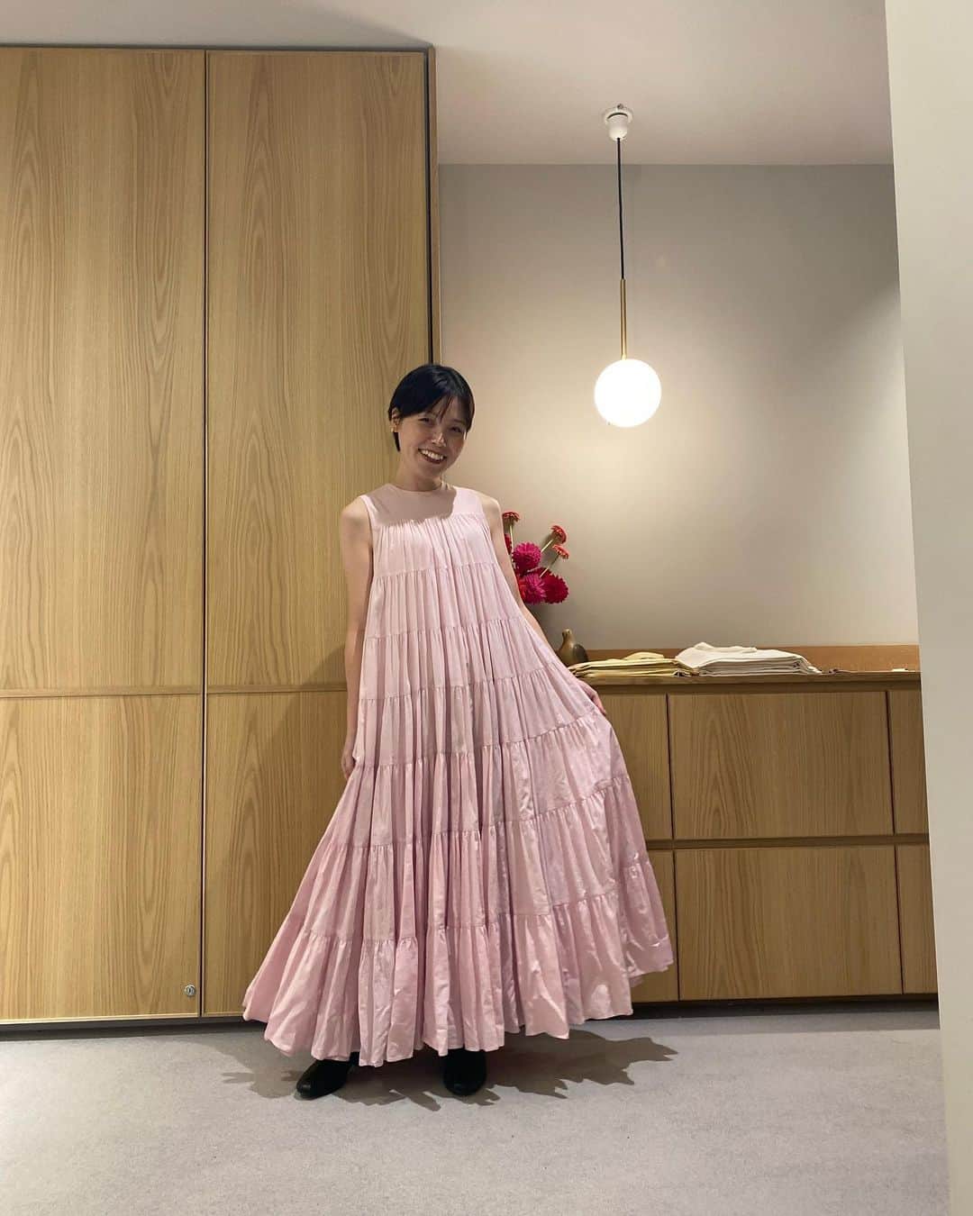 誠子さんのインスタグラム写真 - (誠子Instagram)「ときめきワンピース。どれにしようかな？ ひらひらスカートは何歳になっても着るー🤍 @mariha_official」10月6日 22時33分 - seiko_1204