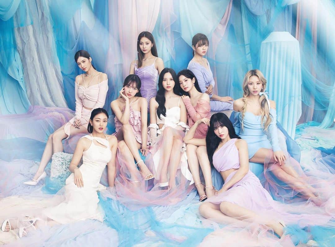 のインスタグラム：「#TWICE  日本オリジナルアルバムの『BDZ』『&TWICE』『Perfect World』の三作品を、2023年12月6日（水）に数量限定生産アナログ盤としてリリースする事を発表！！💿💖  詳細はストーリーズ/ハイライトに✍️🤍 @jypetwice_japan」