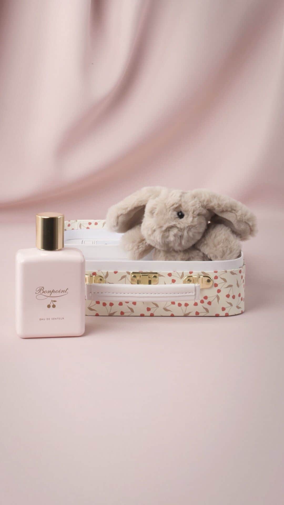bonpointのインスタグラム：「Discover our new limited-edition perfume suitcase adorned with cute little cherries. 🍒 ​ Filled with a pink lacquered bottle of our Eau de Senteur and our signature cuddly rabbit. Your little ones will be able to play with its personalized interior and built-in colouring feature. ​  #Bonpoint #BonpointBeauty」