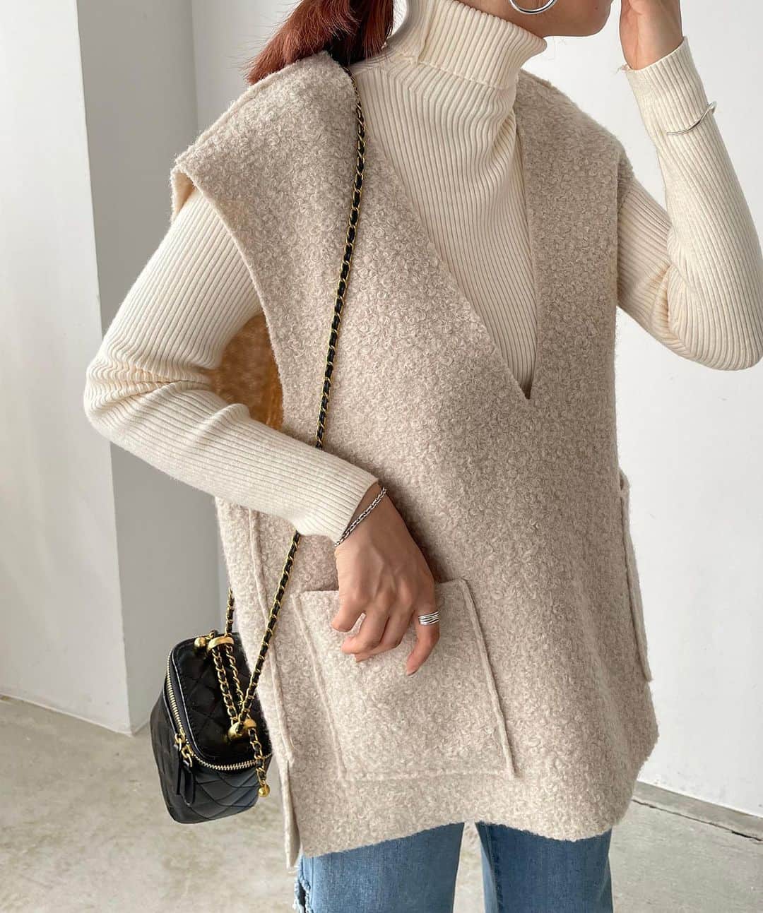 のインスタグラム：「NEW ITEM... 🏷  ➖➖➖➖➖➖➖➖➖➖➖　 #【リバーシブル】フェイクウールオーバーベスト  #210nouve #トゥージュヌーヴ #210NOUVE #fasion #coordinate  #Autumn #カジュアル #大人コーデ#カジュアルコーデ  #トレンドファッション #プチプラ#プチプラコーデ #2023aw #新作 #ベスト #ベストコーデ ————————————————————— NEW  item入荷中 —————————————————————」