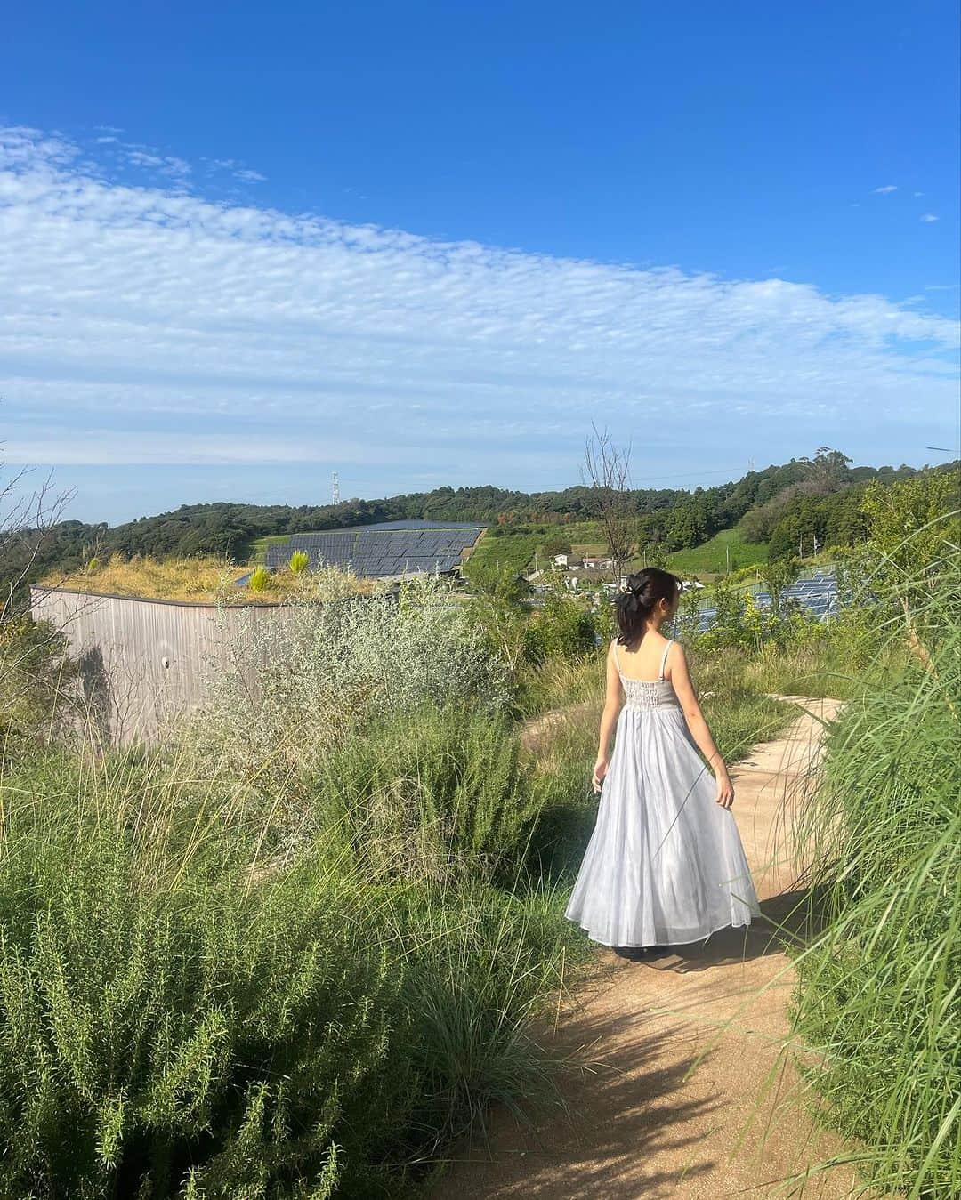 堀江聖夏さんのインスタグラム写真 - (堀江聖夏Instagram)「⌇今年最後の夏 🌳 ⁡ 終わるの寂しいね𓇠 ⁡ お洋服は @and.couture  ⁡ 動画の声が優しいっっ笑 ⁡ _______________________________ #KURKKUFIELDS #自然 #ワンピース #千葉県 #木更津 #fashion」10月7日 9時40分 - mina_horie