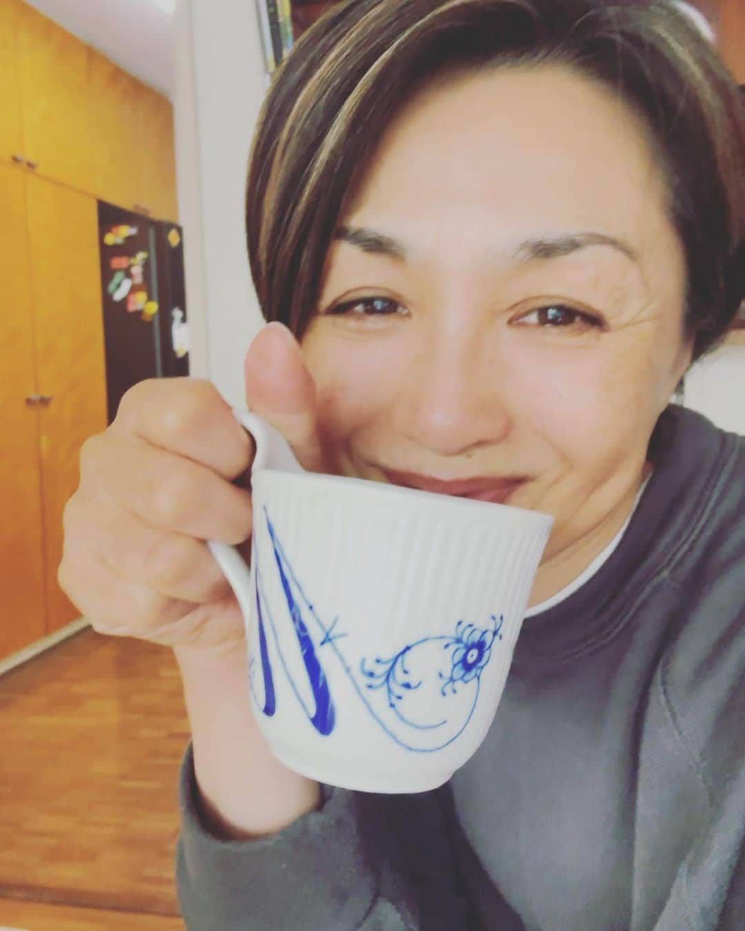 香坂みゆきさんのインスタグラム写真 - (香坂みゆきInstagram)「おはようございます😃 朝は冷えるね 寒暖の差にやられないように〜 良い週末を❣️  #週末 #連休  #寒暖差  #秋  #おはよう  #❤️」10月7日 8時09分 - miyuky__way