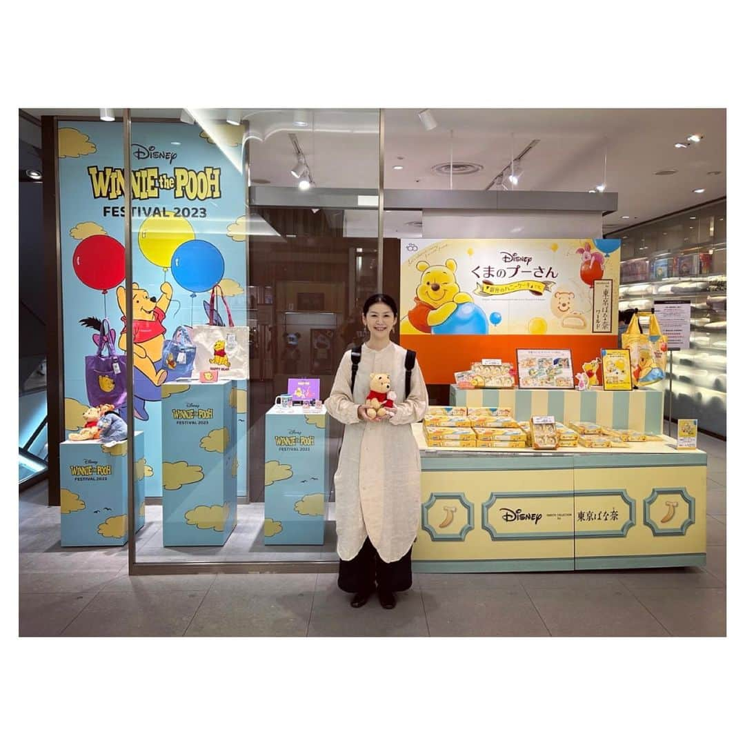 睦さんのインスタグラム写真 - (睦Instagram)「やっと行けた〜！  @ginza_mitsukoshi  新館7Fで開催されてる  くまのプーさん  DISNEY WINNIE THE POOH  FESTIVAL 2023  前回、ここでゲットした outdoorとのコラボ商品の 100エーカーの森のリュックを背負い 見まくりました〜🧸  我が家から、 シュタイフ・プーさんと ピグレットもしれっと同行。  楽しかったぁ💖  #poohgram  #hunnyday  #くまフェス　 #100エーカーの森　 #honey  #hunny  #はちみつ　 #フォトスポット　 #銀座  #ginza  #photospot  #銀座三越　 #プーと大人になった僕  #ぬい撮り  #pooh  #winniethepooh  #プーさん　 #クマのプーさん　 #くまのプーさん  #コラボグッズ  #プー  #老舗デパート　 #poohstagram  #poohpooh  #プーさん好きと繋がりたい  #ディズニーリゾート好きと繋がりたい  #lovot大好きな人と繋がりたい  #モデル  #model  #睦」10月7日 8時35分 - mutsumi1220