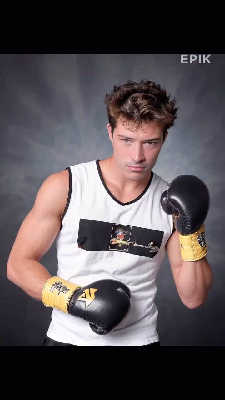 フランシスコ･ラチョースキーのインスタグラム：「The yearbook just got mogged 😜」