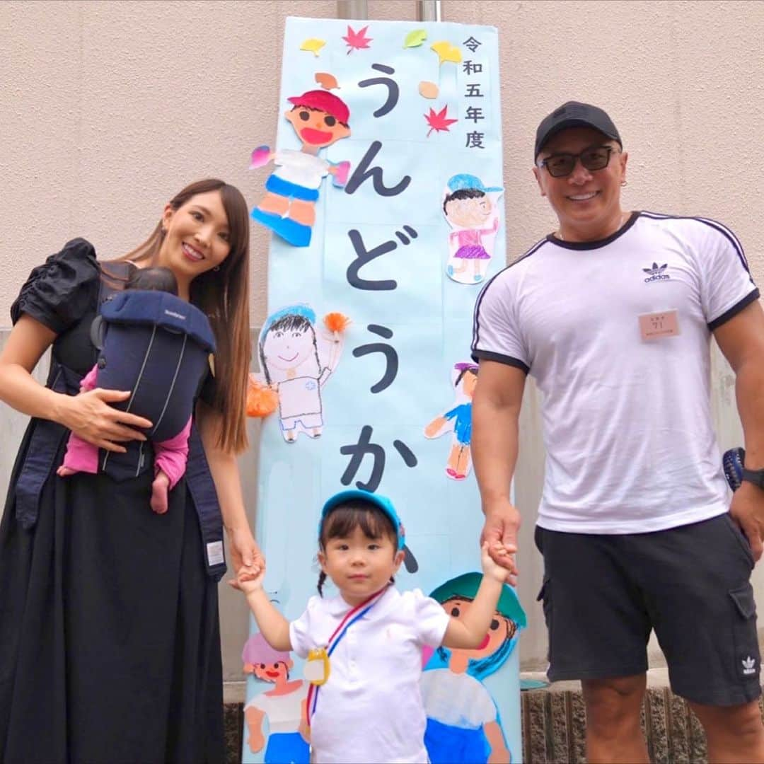 jun fitnessさんのインスタグラム写真 - (jun fitnessInstagram)「今年の運動会は4人で参加♥️ リナはかけっこや体操など 全然何もやりたがらず パパにべったりで🥹  普段散々走り回ってるのに 本番に弱いタイプ😂  #baby#Babygirl#kids#2y#2月生まれ#女の子ママ#2歳#姉妹ママ#育児#子育て#ママライフ#2023年8月生まれ#赤ちゃん#出産#生後1ヶ月#令和5年ベビー」10月7日 8時44分 - jjfitness44