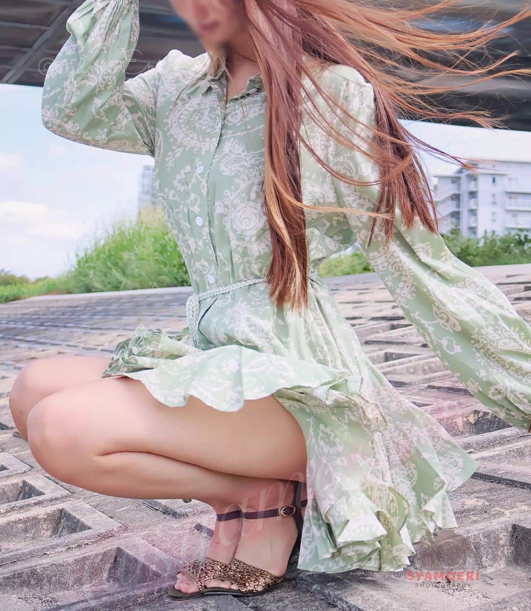 のインスタグラム：「おはよー⛅ 髪の毛が風になびいてイイ感じ🎶 今日から３連休だよ‼️ 今夜は限定動画と写真あげるね📸💕 peace✌️  限定動画📽️と写真📸はプロフィールのリンクから観れるよ💕 インスタのサブスクには限定のストーリーやおまけを投稿してるよ📸🎶  #portrait_shots #カメラ女子 #photography #ポートレート #peace」