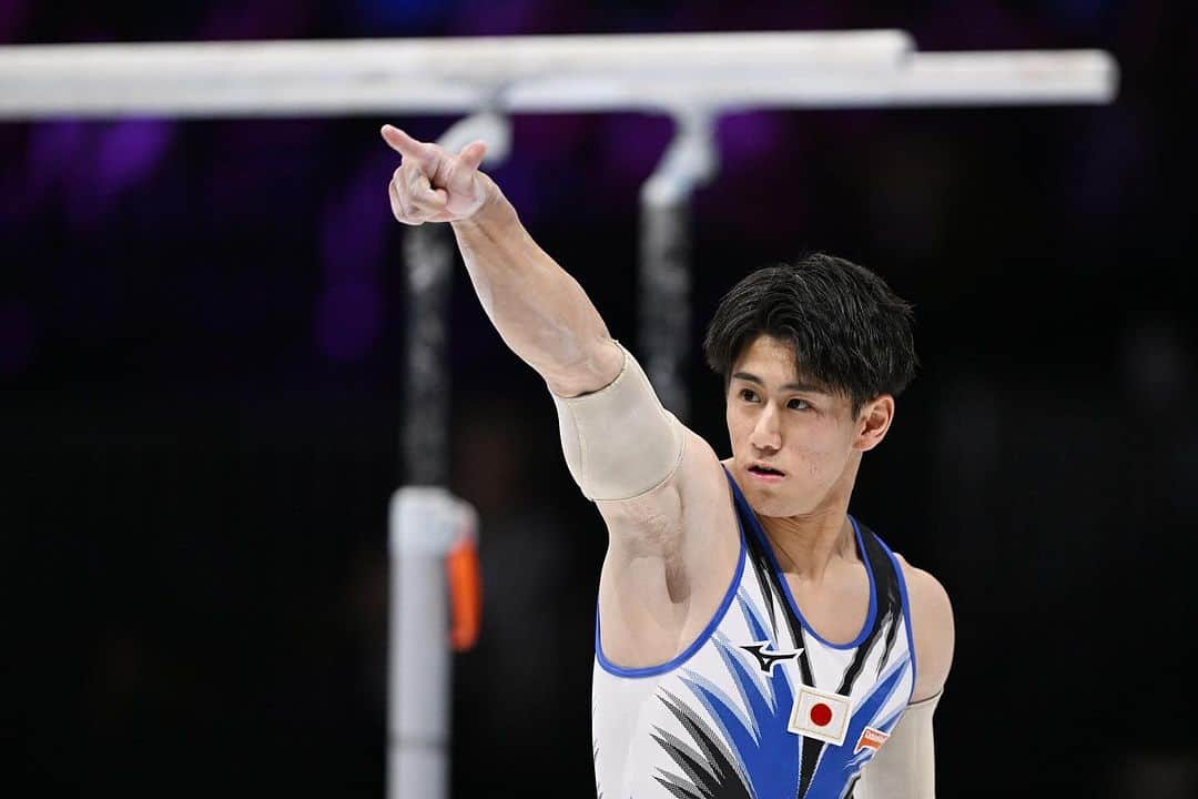 日本体操協会のインスタグラム：「#世界体操2023 【個人総合決勝を終えて】  ✨橋本大輝🥇✨ ゆかの着地で大きくミスが出てしまったが、そのあとの5種目では切り替えていい演技ができた。  今日はまわりの演技・点数などは一切見ず、シャットアウトして自分のことに集中して取り組めたのが、良かった。  跳馬の着地は狙っていって、止められたことで流れを持ってこれたと思う。  種目別も集中していい演技。強い演技ができるようにしたい。  #体操ニッポン #ARTWorlds2023 #antwerp2023   @aflosport / JGA 写真：アフロスポーツ/JGA」