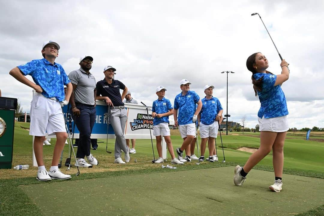 ウィル・ザラトリスのインスタグラム：「Had a great time at the @nationalcarrental @pgajrleague Championships in Frisco yesterday. There are some really talented junior golfers that I’m looking forward to watching. S/O @roger_steele for all the laughs.  Tune into ESPN2 to watch the action! #ad」