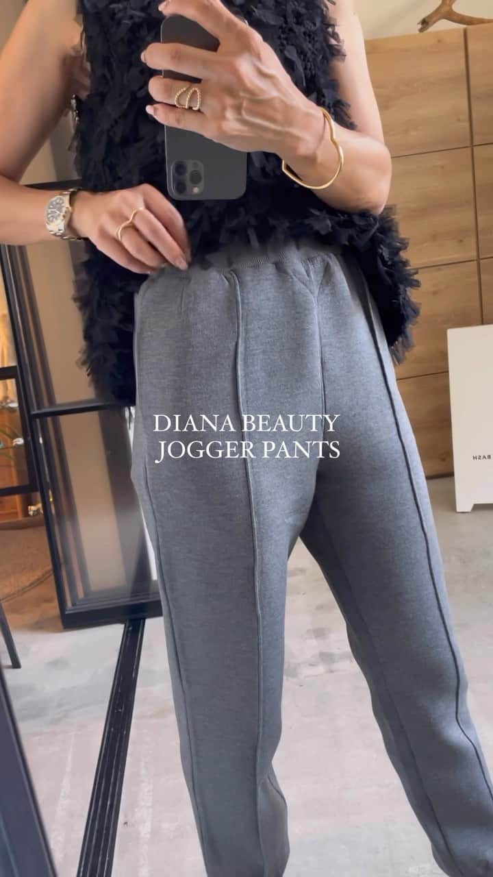 のインスタグラム：「大人の週末relax style DIANA BEAUTY JOGGER PANTS  161cm Msize,dark gray着用  受注期間は10/10 tue 15:00迄」