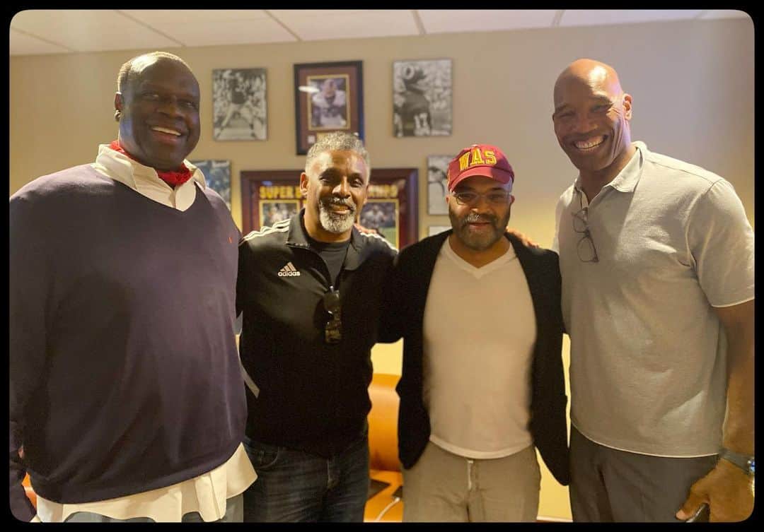 ジェフリー・ライトのインスタグラム：「SQUAD. We gotta revive the dedication to excellence and consistency that these men brought to the field in the ‘80’s. And the love of winning. That’s why you play. #72, #84 & #71 knew that and did it. Despised losing. Super Bowl rings to spare. Fire. So much to rebuild after these past decades that infected the org with the virus of mediocrity. Nah. Fight for ol’ DC. Win.」