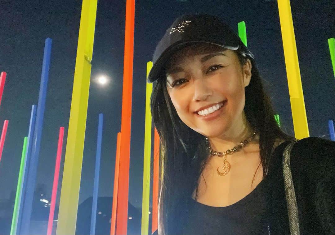 早瀬英里奈さんのインスタグラム写真 - (早瀬英里奈Instagram)「✰ 出演情報📢 ✰  『ムーンアートナイト下北沢2023』の写真と共に 来週の出演情報をお届けします🌕  10月11日（水）よる9時〜 TBS系列にて『ワールド極限ミステリー』  一級建築士・岩山健一氏が“過去一最悪”という 実際にあった欠陥住宅を再現ドラマ化 【悪徳建築業者VS住宅検査のプロ岩山氏】是非 ご覧下さい✵✵✵  予告映像はストーリーズにアップしたURLからご確認ください✮ ※地域によっては放送内容や放送時間が異なる場合がございます  11日がこの放送ではない地域や見逃してしまった方は 番組放送後にTVerで今回の放送を ご覧いただけます✧｡.:*  『ムーンアートナイト下北沢2023』へは 自分のハンドメイド作品の 月のチョーカーを着けて行ってきました🌙  沢山のアートに刺激を受けたので 私も久しぶりに何か作品を制作してみようと思います✵✵✵  #10月11日 #ワールド極限ミステリー #欠陥住宅 #岩山健一 さん #ムーンアートナイト下北沢 #2023 #チョーカー #ハンドメイド #作品制作  #早瀬英里奈 #erinahayase #erina」10月7日 0時53分 - erina.hayase