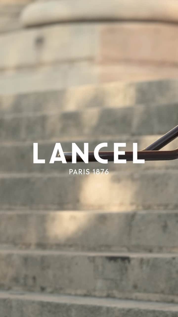 ランセルのインスタグラム：「Which Parisian are you?  #LancelParis #FW23 #OrigamiByLancel #LancelTwist」