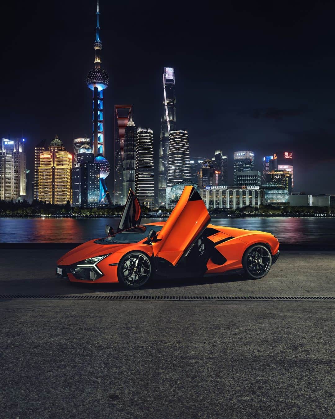 ランボルギーニのインスタグラム：「Right where cityscapes offer the most palpable sensations, our Lamborghini Revuelto adds the missing piece: adrenaline.   #Lamborghini #Revuelto #FromNowOn __ The vehicle is not yet offered for sale and is therefore not subject to Directive 1999/94/EC. The fuel consumption and emissions data is in the type approval stage」