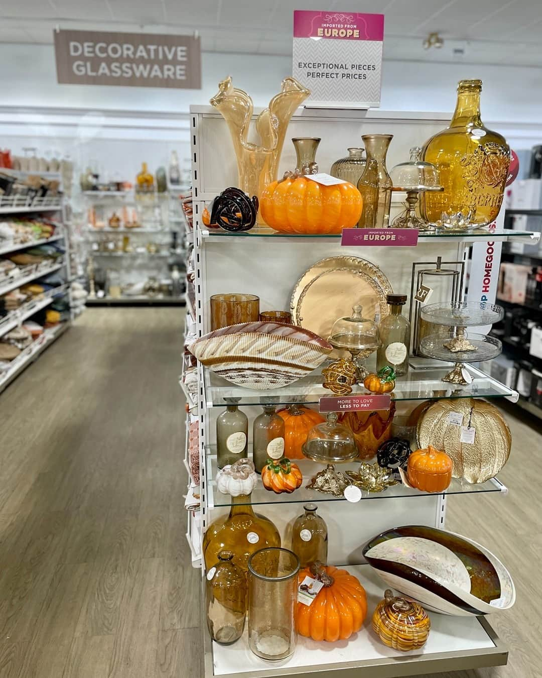 HomeGoodsさんのインスタグラム写真 - (HomeGoodsInstagram)「Peak foliage around here 🍁🍃🍂 Save on festive fall finds to bring the outdoors in.」10月7日 1時00分 - homegoods