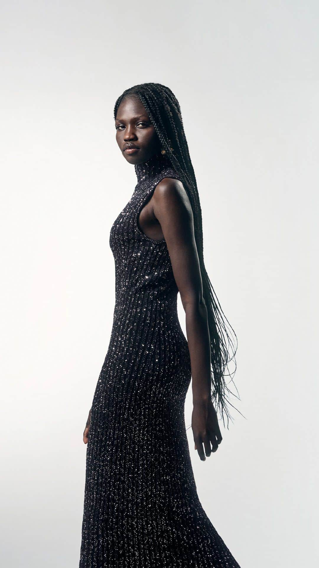 ミッソーニのインスタグラム：「Chiseled sequins shape elegance on a light mesh.  Discover dresses at the link in bio.  #Missoni #MissoniFW23」