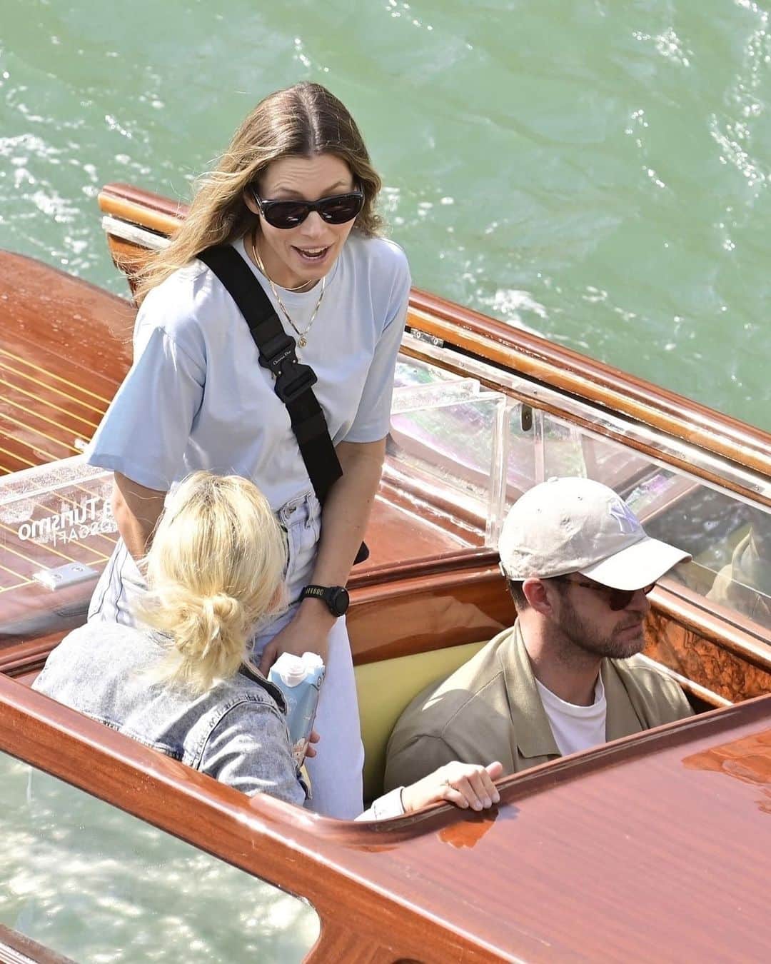 Just Jaredさんのインスタグラム写真 - (Just JaredInstagram)「Justin Timberlake and Jessica Biel are soaking up the sun and slowing down during a vacation in Venice. We've got more pics of the adorable couple over at JustJared.com! #JessicaBiel #JustinTimberlake Photos: Backgrid」10月7日 1時01分 - justjared