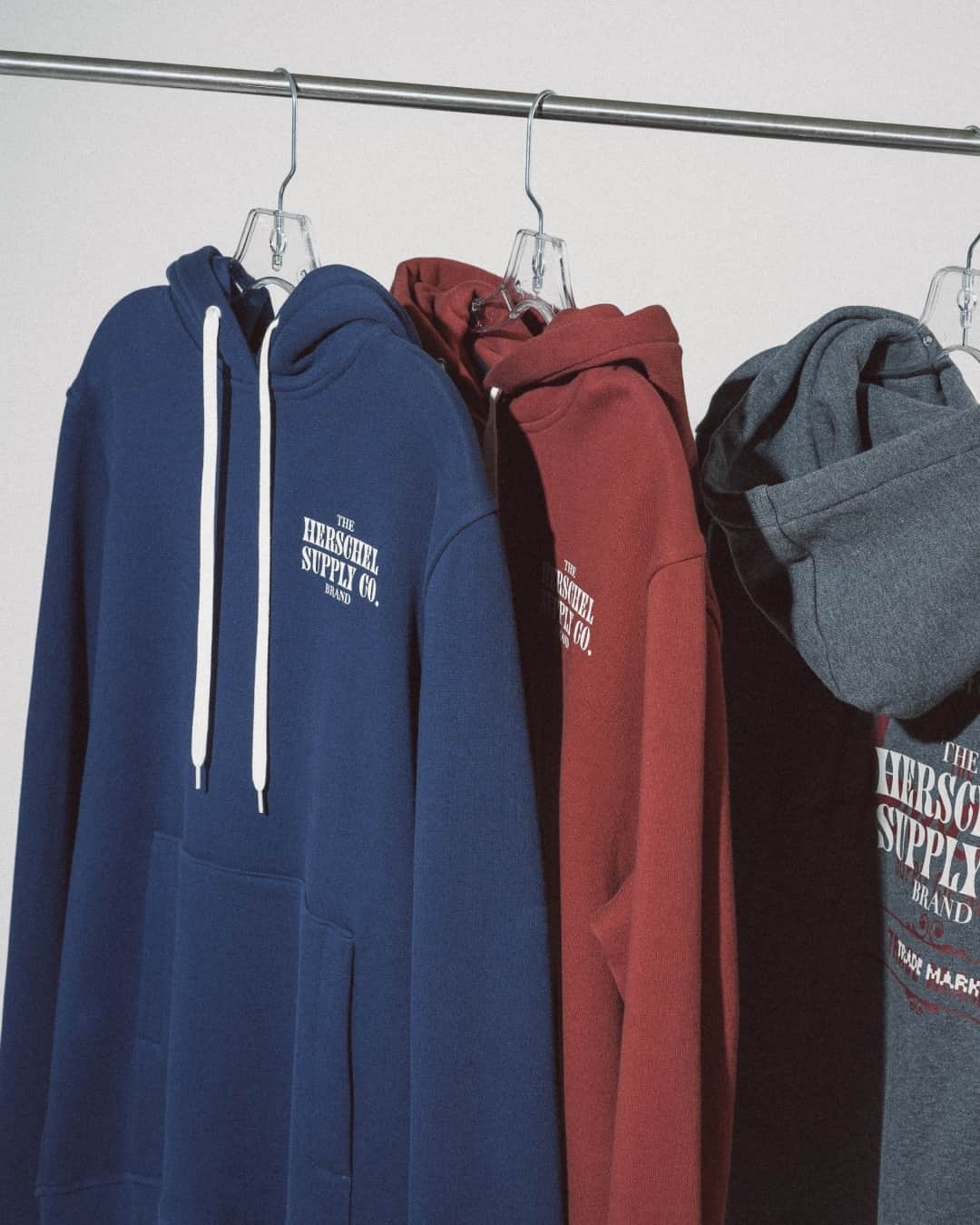 ハーシェルのインスタグラム：「Comfortable classics. ⁠ ⁠ Herschel Supply Uniform™ is available now in new colors and graphics via the link in bio.」