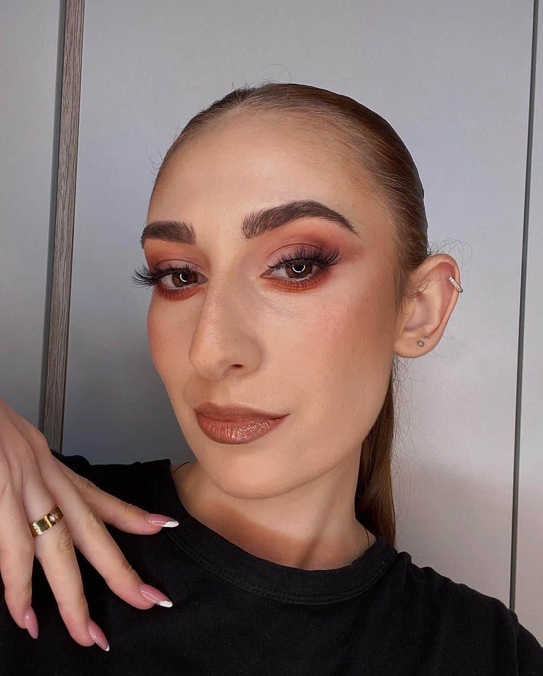 e.l.f.さんのインスタグラム写真 - (e.l.f.Instagram)「Category is: Fall girl glow 🍂🌟 Here are some of the inspired as e.l.f. looks we've been loving this week 😍  Swipe for more 👉 🧡 @beautiception 🧡 @glambysnoww 🧡 @zimoki_mua 🧡 @beauty_room_ioanna 🧡 @arletmakeup_  Want to be featured next week? Tag @elfcosmetics and #elfcosmetics in your looks for a chance 🙌  #elfcosmetics #eyeslipsface #elfingamazing #vegan #crueltyfree」10月7日 1時03分 - elfcosmetics