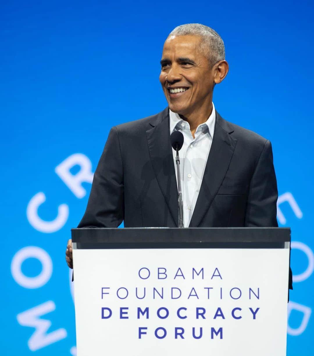 Barack Obamaのインスタグラム：「On November 3, I’ll be joining the @ObamaFoundation’s 2023 #DemocracyForum. We’ll be bringing together leaders and experts from around the world to explore the most important issues facing democracy—from how we can rebuild trust in our institutions, to the future of AI and the way we consume information.  Learn more about this year’s Democracy Forum at the link in my bio.」