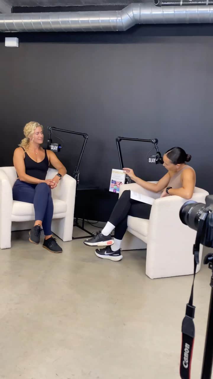 リンゼイ・ジャコベリスのインスタグラム：「#BTS shoot with @louisehazel as we talk about women’s fitness, overall health, The Challenge and of course “Unforgiving : Lessons From the Fall” -full episode dropping soon」