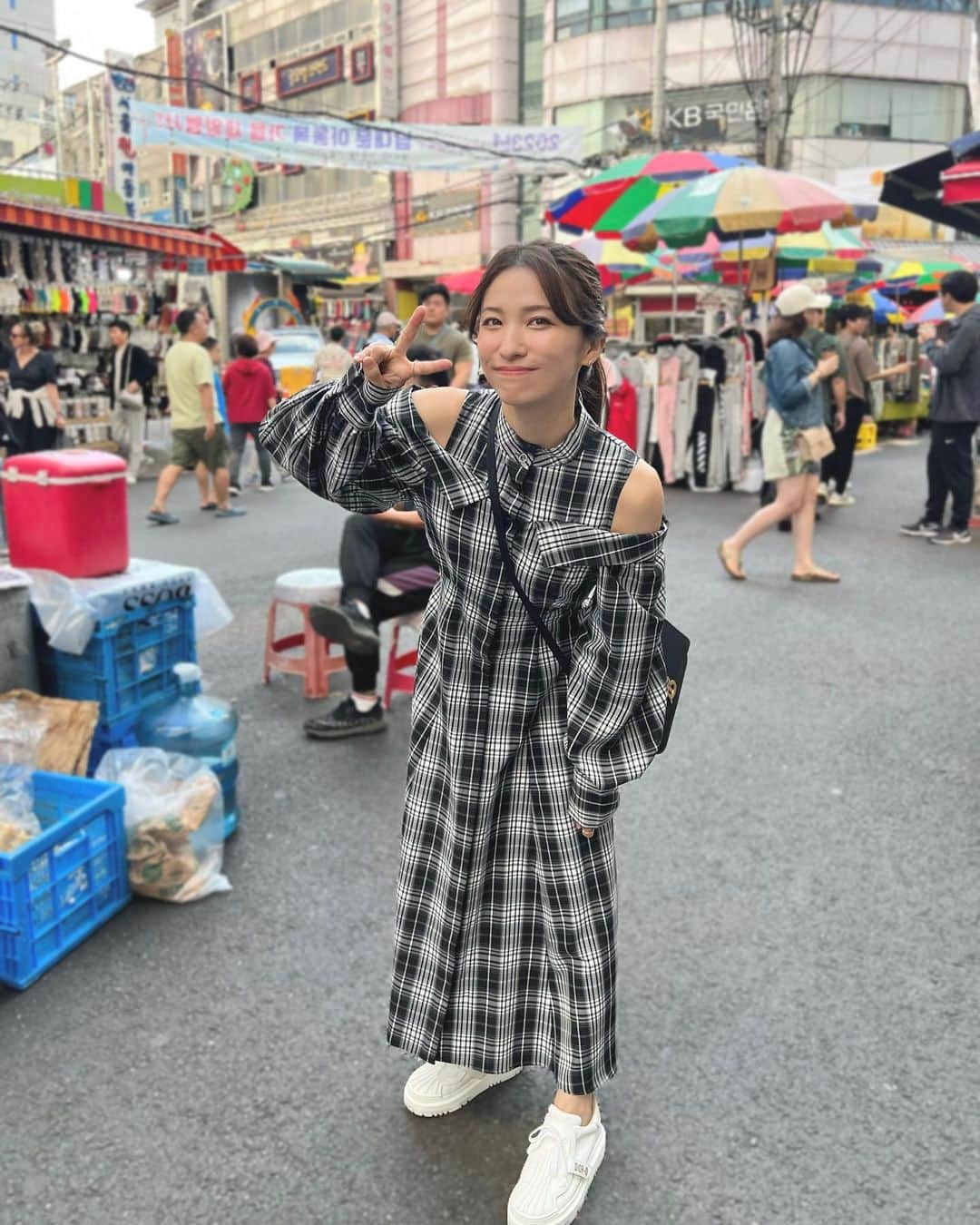 戸田れいのインスタグラム：「🤤🍚🥢❤️‍🔥 韓国で食べた美味しかったものたち🇰🇷  #深夜の飯テロ  カルビチム ビビンククス 太刀魚の煮付け タッカンマリ(これ本当に優勝🏆) カンジャンケジャン 純豆腐  あと載せきれなかったけど生まれて初めてチャドルバギも食べたよ🤤  東大門の路地裏にあるタッカンマリがとにかく信じられないくらい美味しかったから本気でオススメしたい🥹✨ 〆のうどんまで最高でした🫶🏼 陳玉華ハルメ元祖タッカンマリ🐓  南大門にある太刀魚横丁にある太刀魚の煮付けはめちゃくちゃ辛いけどしっかりお出汁出てて美味しかったなぁ❤️‍🔥 中央食堂𓆛𓆜𓆝𓆞𓆟  写真見返すだけで幸せな気持ちになるなぁ🫰🏼」