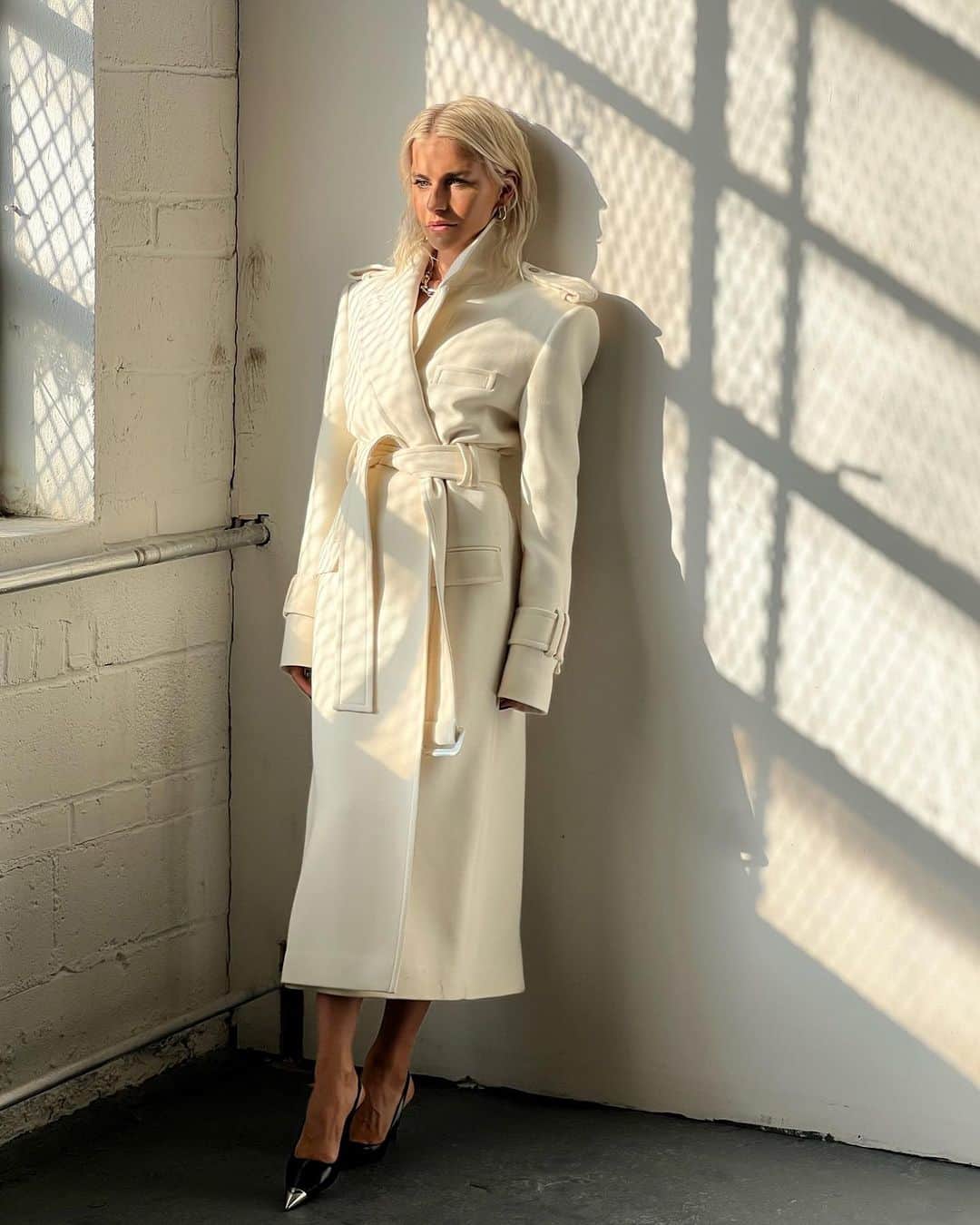 キャロライン・ダウルのインスタグラム：「something’s cooking … @vogueturkiye」