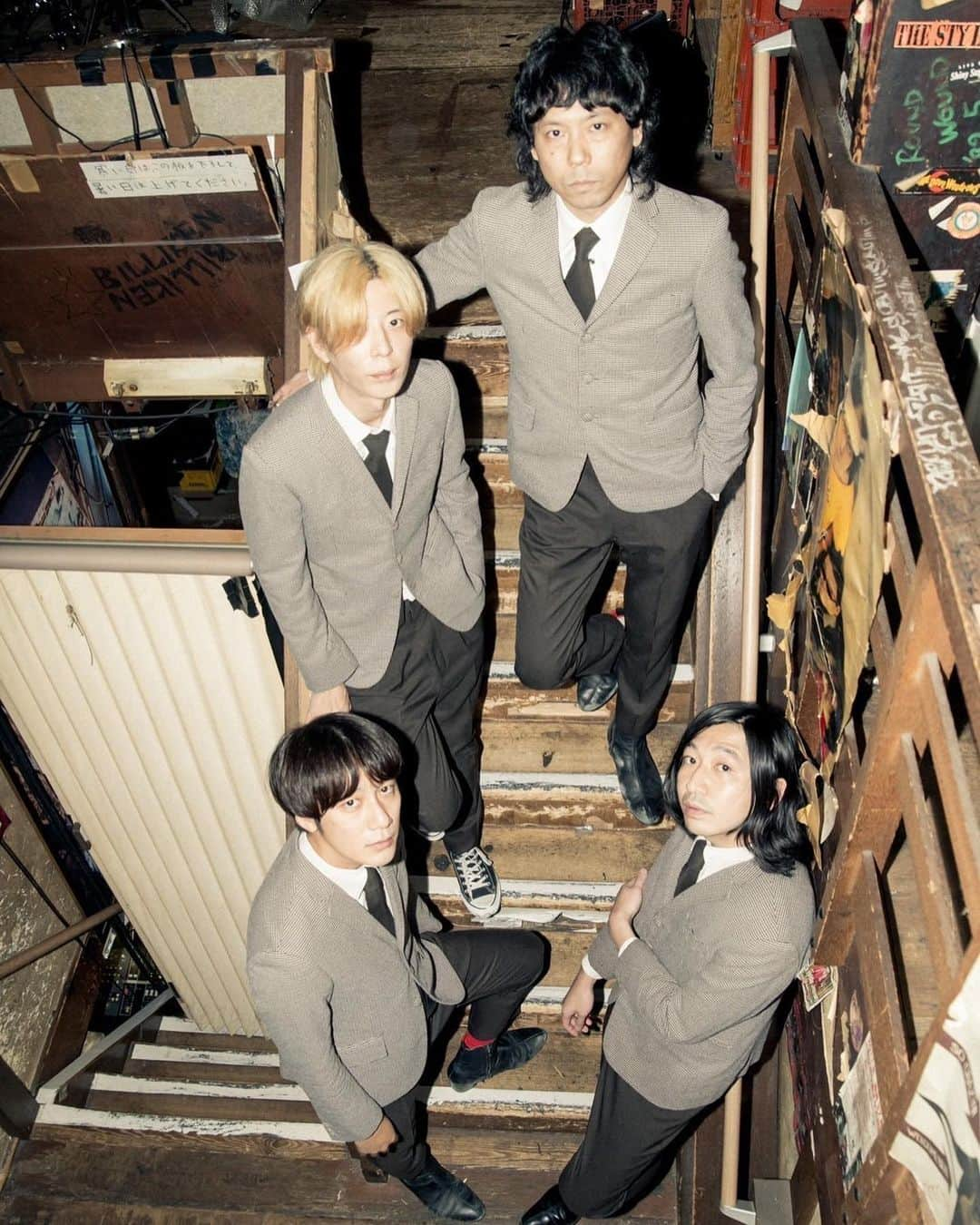 THE BAWDIESのインスタグラム：「THE MUMMIESヤバ過ぎた！ 憧れの伝説のGARAGE PUNKバンドと全開でやりあえるなんて…魂が震えっぱなしでした。  特攻隊長をつとめてくれたRABANにも感謝！始まりから会場が熱くなりました！  そして磔磔という最高の舞台で企画してくれたRUMIさん(MOONLIGHT CABARET)ありがとうございました！ 本当に最高の経験をさせていただきました！  伝説の夜を見届けに来て、盛り上げてくれたご来場の皆さんにも本気で感謝です！  終演後THE MUMMIESとは打ち上げでかなり距離も縮まったので、自分達の為にも、今回観れなかった皆の為にも、また対バンを実現させたいです！  写真 小野由希子(@yukiko_ono)  #bawdies #thebawdies #themummies #raban #磔磔」