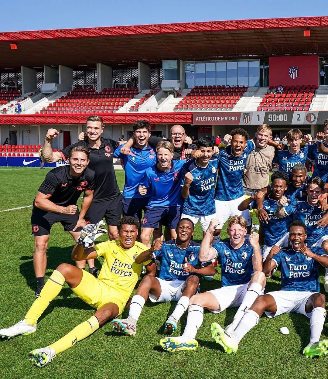 ロビン・ファン・ペルシさんのインスタグラム写真 - (ロビン・ファン・ペルシInstagram)「Hard fought away win! So proud of the team and staff 💪  Next up: Lazio 🔥 #UYL」10月7日 1時50分 - robinvanpersie