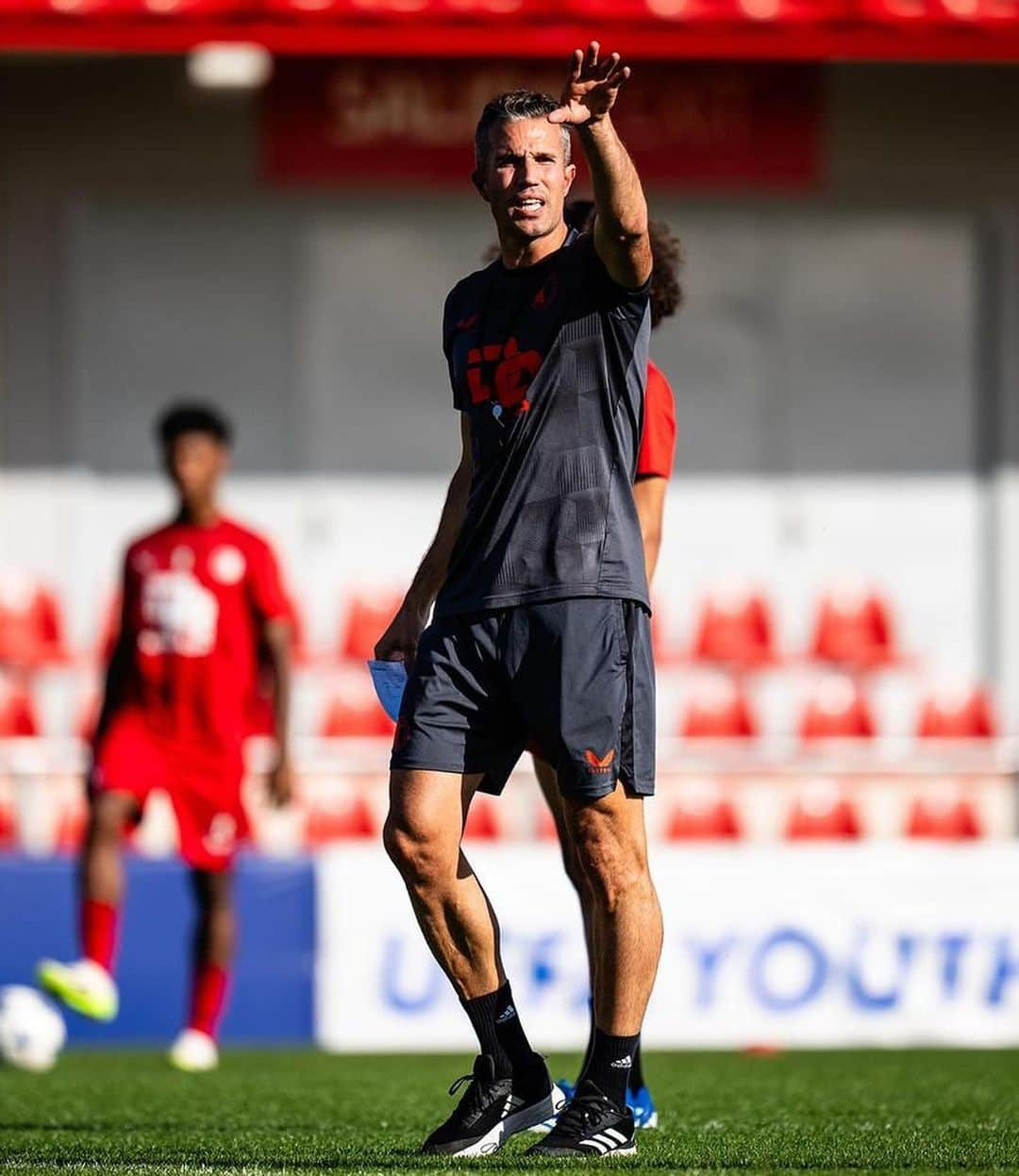 ロビン・ファン・ペルシさんのインスタグラム写真 - (ロビン・ファン・ペルシInstagram)「Hard fought away win! So proud of the team and staff 💪  Next up: Lazio 🔥 #UYL」10月7日 1時50分 - robinvanpersie