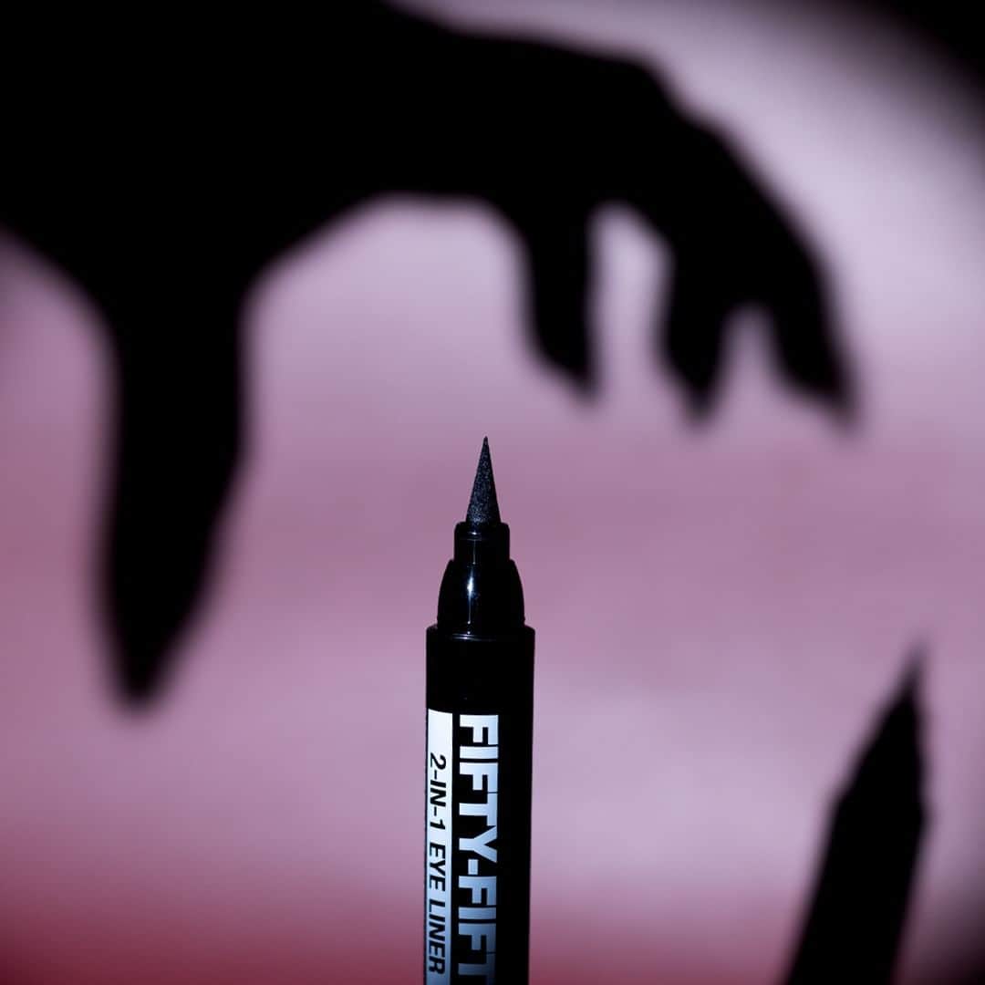 Palladio Beautyのインスタグラム：「It's time to get your scare on, and our makeup products are here to help!🕷️  Our Fifty-Fifty Cat-Eye Liner is all you need to create enchanting smoky and defined eye looks.  Featuring an ultra-soft Kajal crayon on one end and a super-precise fiber-tip liner on the other🔮   Get it now! www.palladiobeauty.com  #PALLADIOhalloween #palladio #beauty #halloweenmakeup #halloweentools」