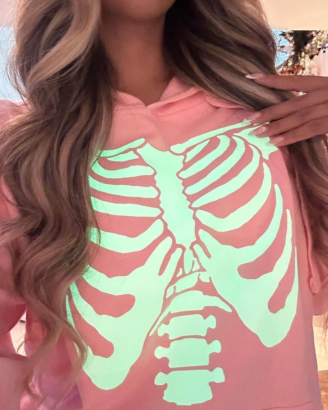 リアン Vさんのインスタグラム写真 - (リアン VInstagram)「My happiness 💕 NEW Glow In The Dark Skeleton Set in the color Baby Pink 💗 Order NOW on @shoplianev to get in time for Halloween! 👻」10月7日 2時24分 - lianev