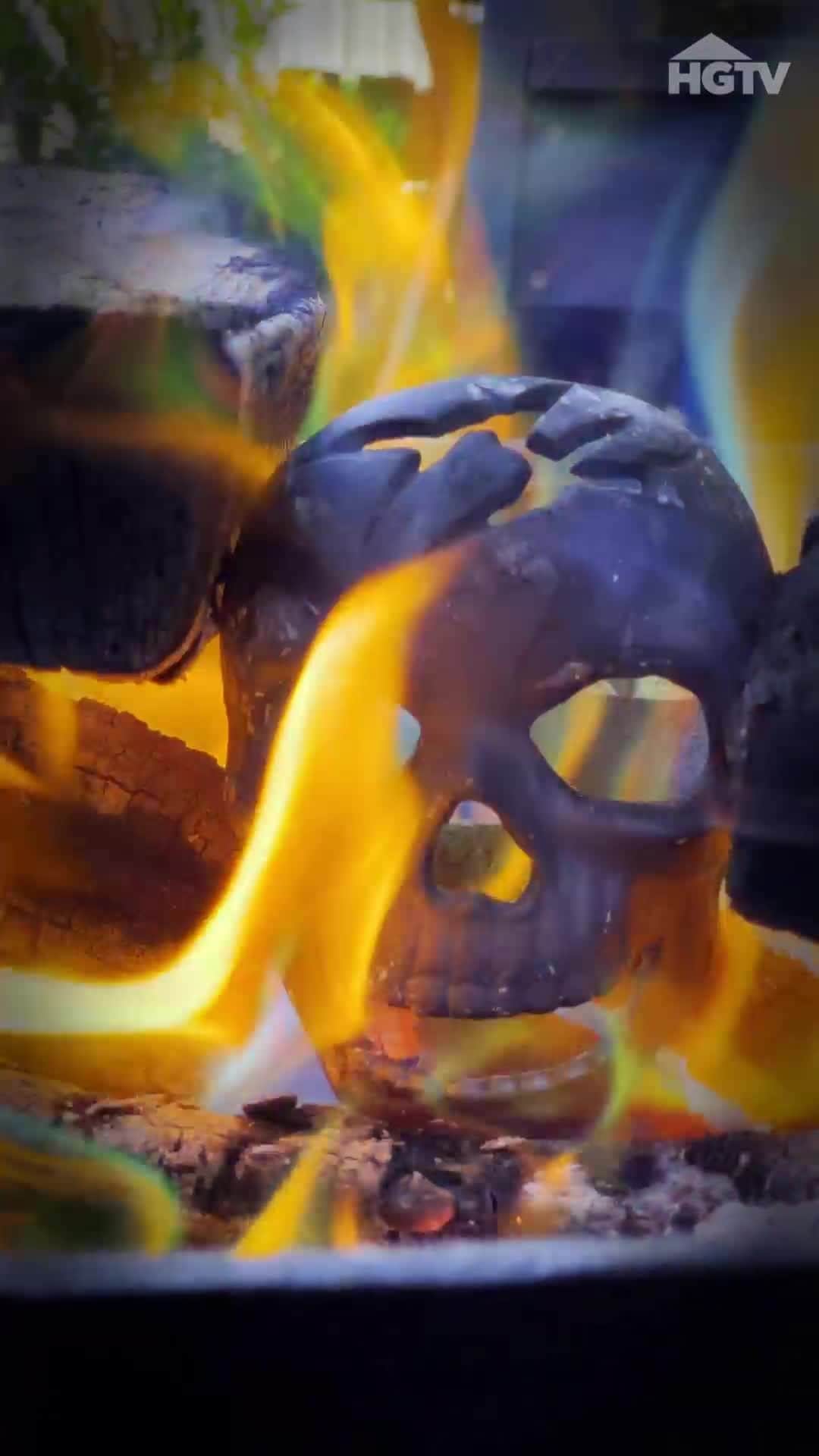 HGTVのインスタグラム：「Looking to add a little fright to your fire pit? These skull decorations are completely fireproof and are sure to get you in the spooky spirit 💀⁠ ⁠ Click this video at the link in our bio to buy.⁠ ⁠ #HGTVShopping⁠ ⁠ (Prices and availability may change, and we may make 💰 from these links.)」