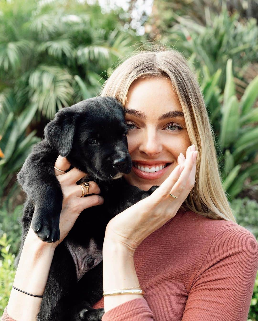 Elizabeth Turnerさんのインスタグラム写真 - (Elizabeth TurnerInstagram)「cutest pups available for adoption at @hitlivingfoundation 🤍🐶 #adoptdontshop」10月7日 2時26分 - elizabethcturner