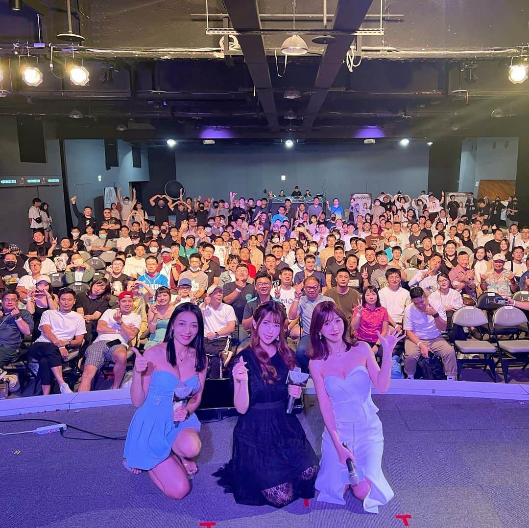 大槻ひびきのインスタグラム：「大家好⭐️ 大槻響&波多野結衣 15th Anniversary in台湾 謝謝🥰我爱你们🧡 再見！  大槻ひびき&波多野結衣 デビュー15周年台湾イベント⭐️ 300名の台湾の皆さんと過ごせて とても楽しかったです☺️  コロナ禍の時はなかなか台湾へ行けずにいたので 皆さんにお会いできる日をとても楽しみにしていました✨ 日本語で話しかけてくれたり いっぱい好きって言ってもらえて とても幸せです🥰  イベント以外にも 取材を受けたり YouTuberさん達と収録もしました！  このイベントの売上の一部を 動物保護施設へ寄付します。 ※チャリティーイベントについては次回の投稿でお話します🐈  10年以上前に はたのと一緒に台湾イベントで初めて会って それ以来ずっと仲良しで 一緒に15周年を迎えることができました🥹 台湾は大好きな場所です！ また台湾でイベントできますように☺️ #taiwan」