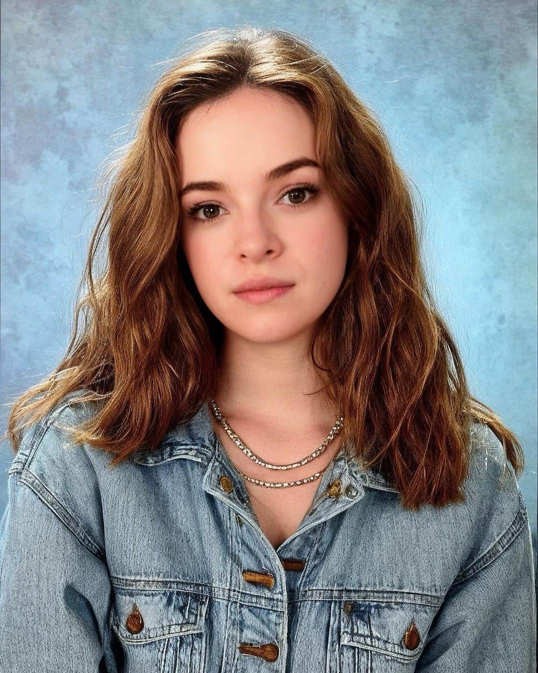 ダニエル・パナベイカーさんのインスタグラム写真 - (ダニエル・パナベイカーInstagram)「I graduated early so I never got to do graduation photos or got a superlative! What do you think mine would have been? Most likely to…」10月7日 3時15分 - dpanabaker