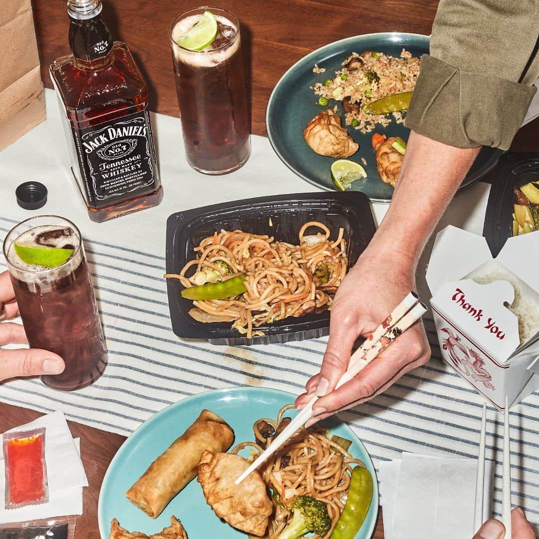 ジャックダニエルのインスタグラム：「Friday night plans.」
